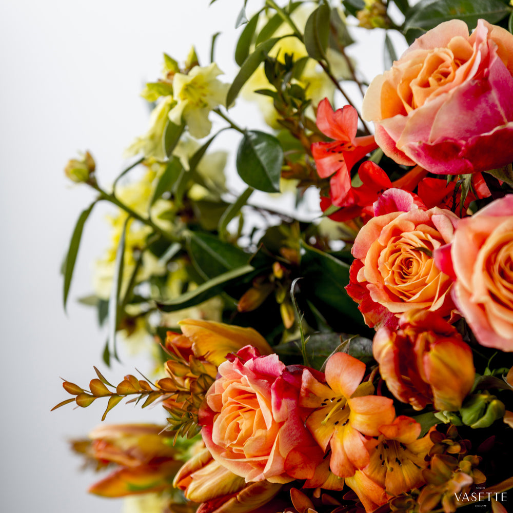Bouquet Bright from Flowers Vasette